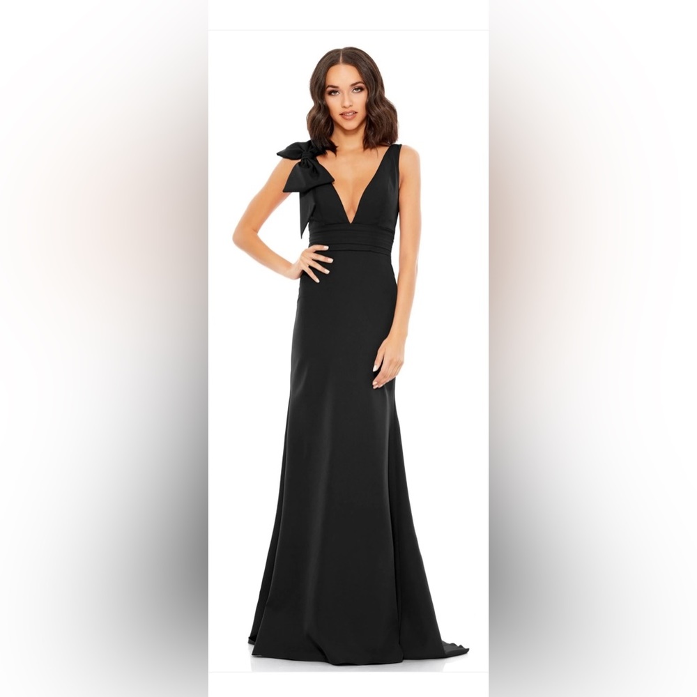 NEW NWT Mac Duggal 49454 Bow Shoulder V-Neck Gown